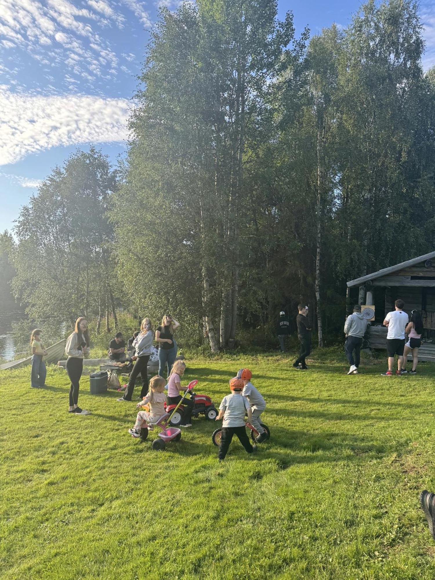 Lapin Villa Hiisi Joen Rannalla Ranua Exterior foto